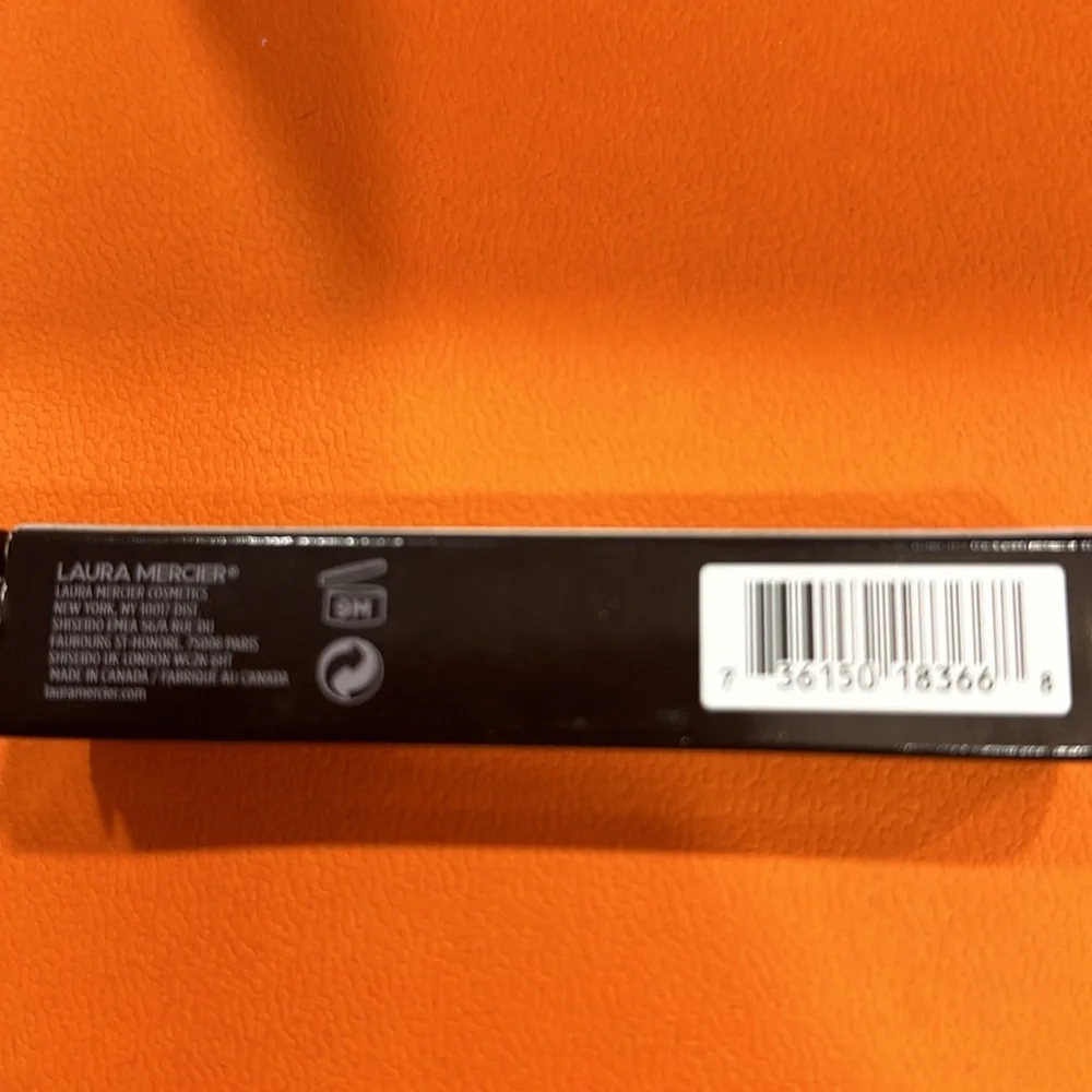 LAURA MARCIER ROUGE A LEVRES SOFT PETAL CRAYON NWT
